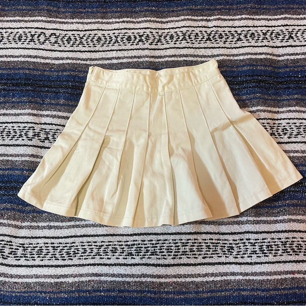 brandy melville pleated skirt